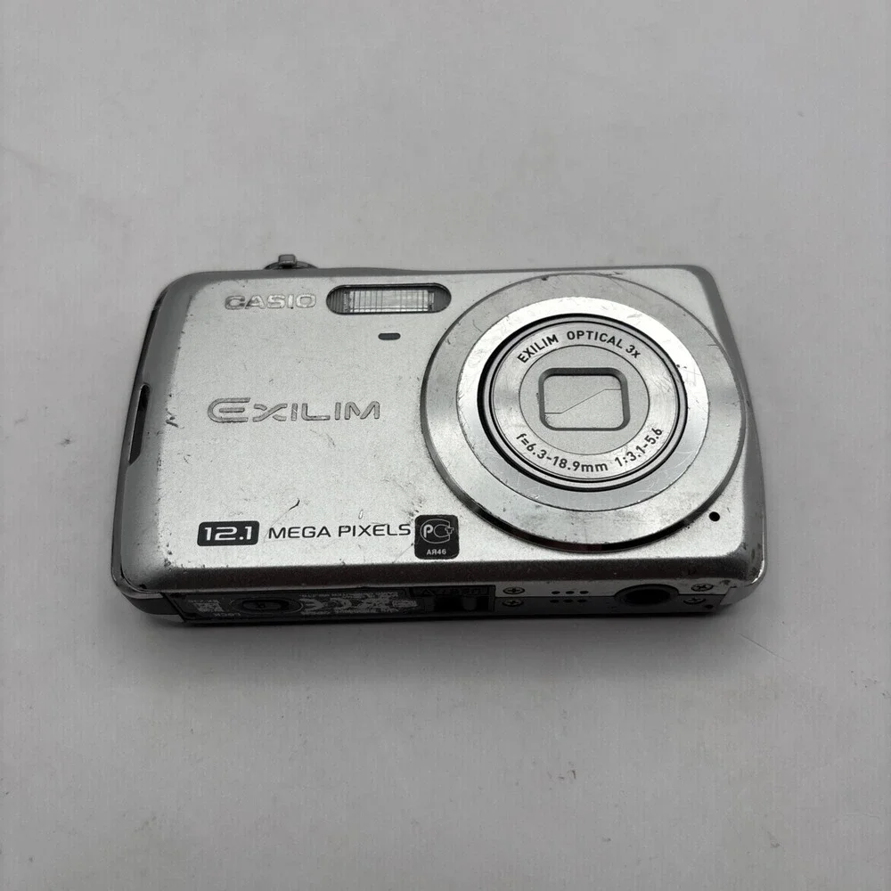 Casio‎ EXILIM ZOOM EX-Z35 12.1MP Digital Camera - Silver 3x Optical 2.6